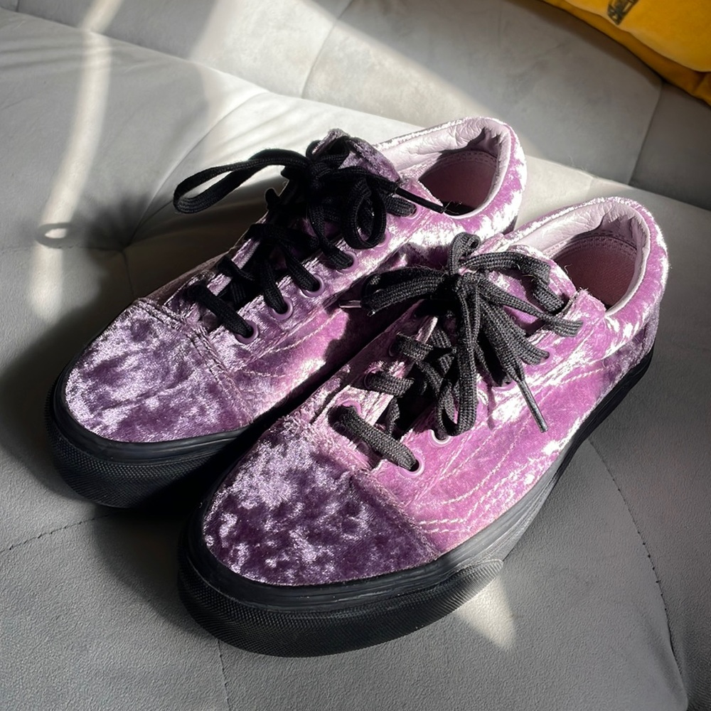 Vans “off the wall” size 6.5 women’s